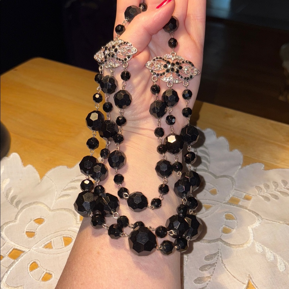 034)Statement black bib necklace